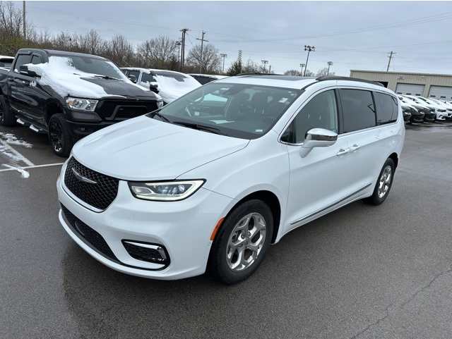 2022 Chrysler Pacifica Limited's photo