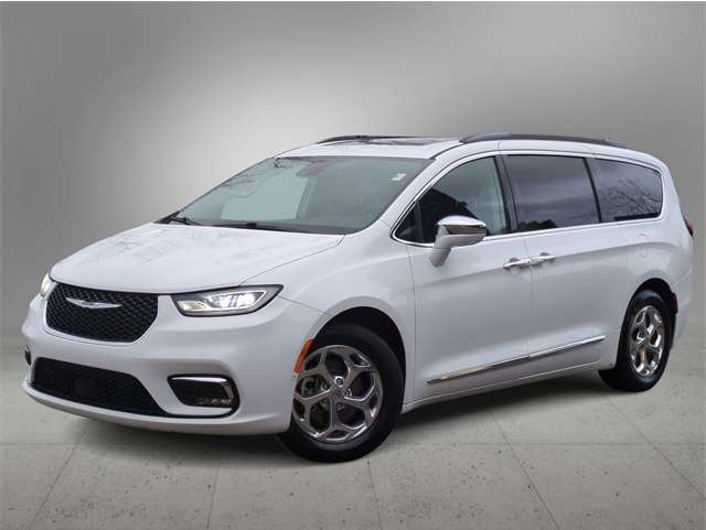 2022 Chrysler Pacifica Limited's photo