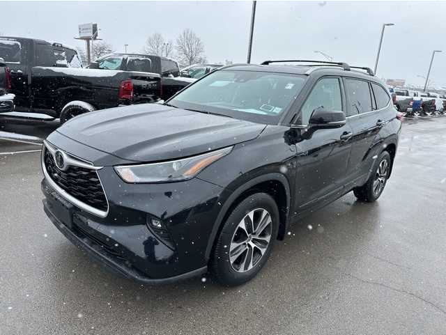2022 Toyota Highlander XLE's photo