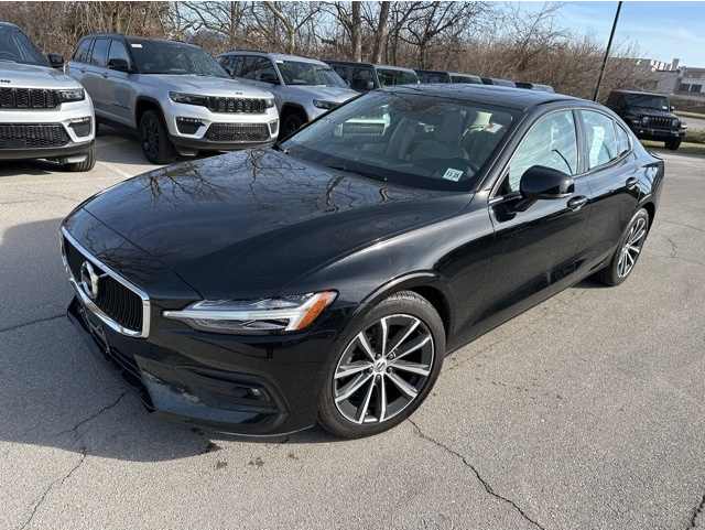 2021 Volvo S60 Momentum's photo