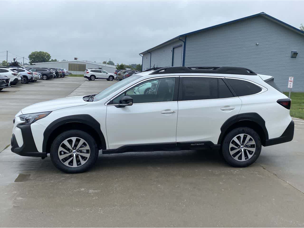 2025 Subaru Outback Premium's photo