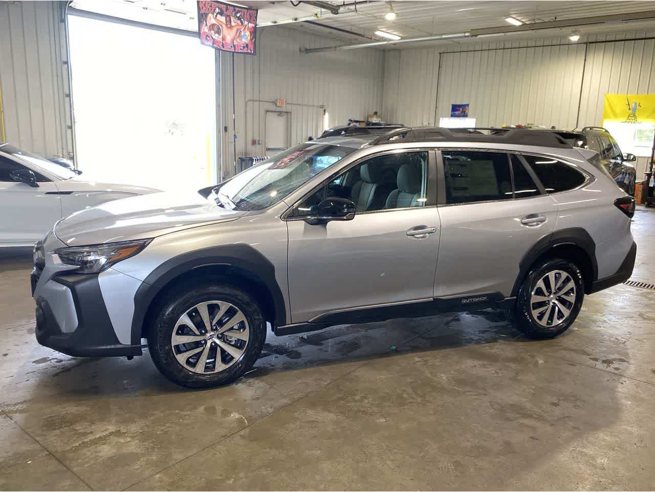 2025 Subaru Outback Premium's photo