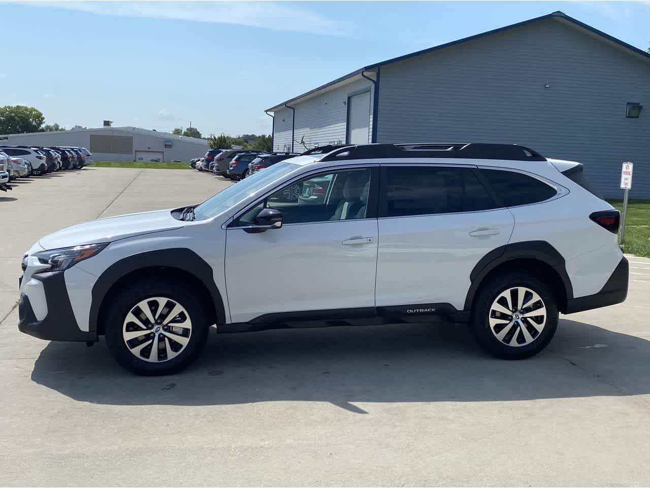 2025 Subaru Outback Premium's photo