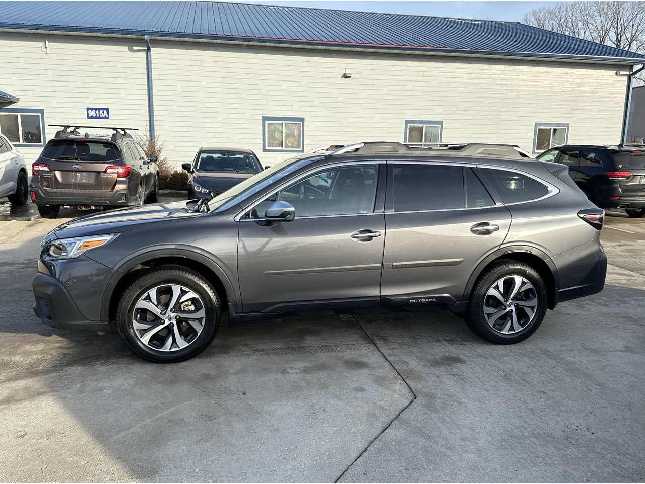 2020 Subaru Outback Touring's photo
