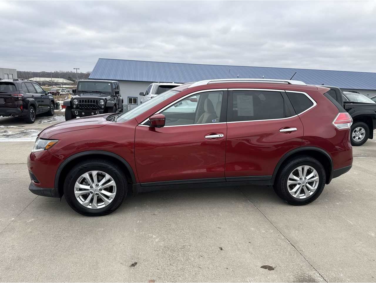 2016 Nissan Rogue SV's photo