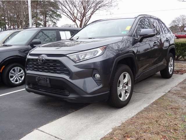 2020 Toyota RAV4 XLE's photo