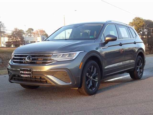 2024 Volkswagen Tiguan SE's photo