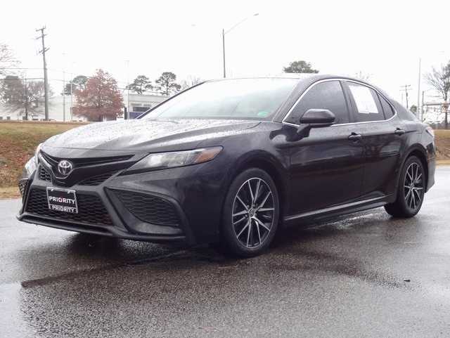 2021 Toyota Camry SE's photo