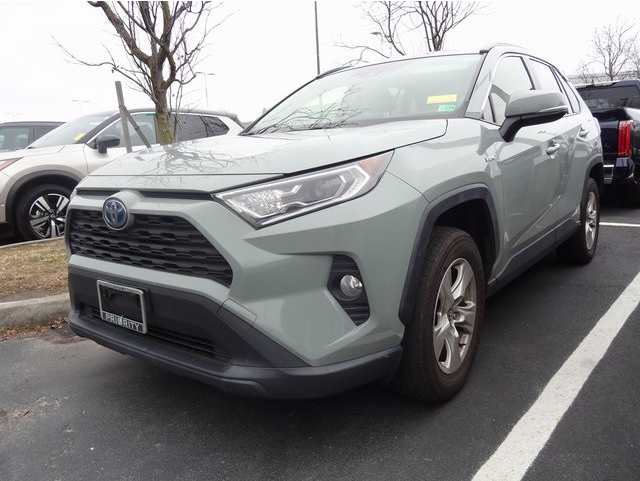 2020 Toyota RAV4 XLE's photo