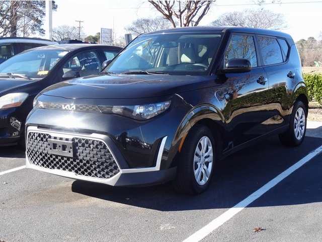 2023 Kia Soul LX's photo