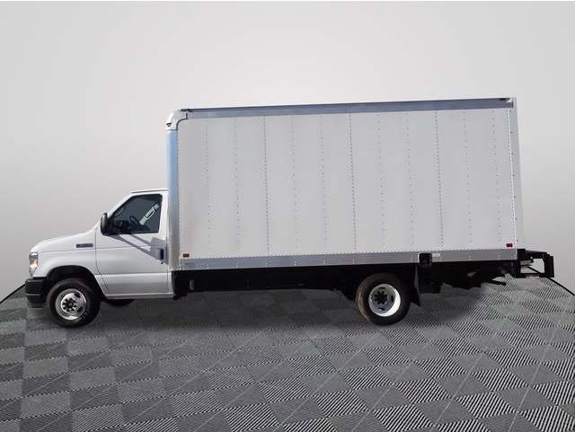 2024 Ford E-Series Cutaway Base's photo