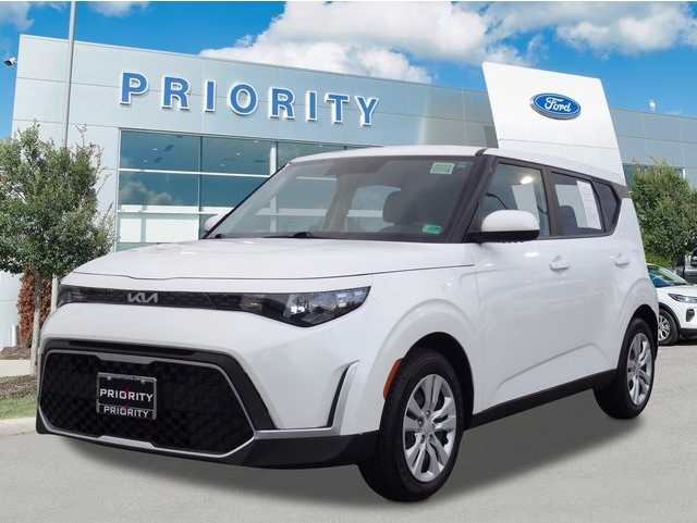 2023 Kia Soul LX's photo