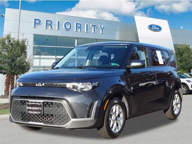 2023 Kia Soul LX's photo