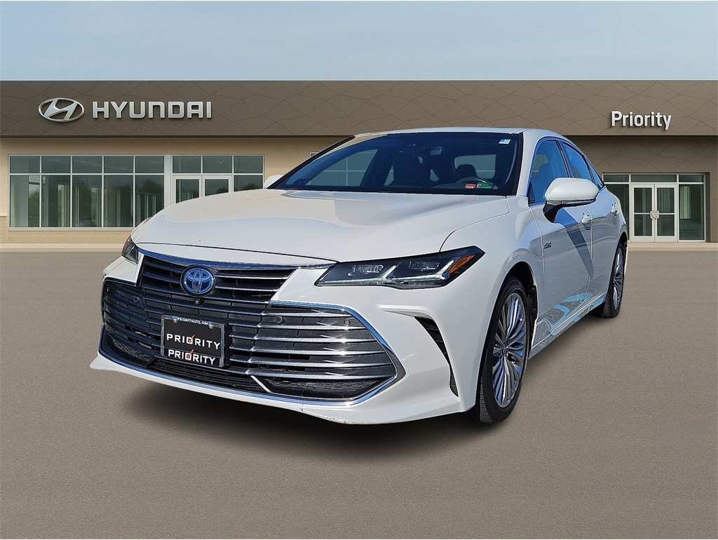 2020 Toyota Avalon Limited's photo