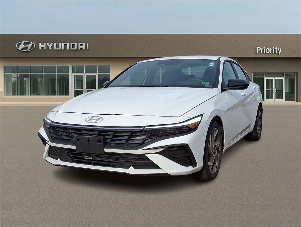2025 Hyundai Elantra SEL's photo