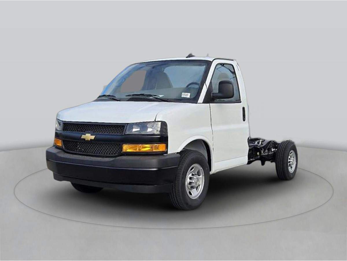 2024 Chevrolet Express Cutaway Base's photo