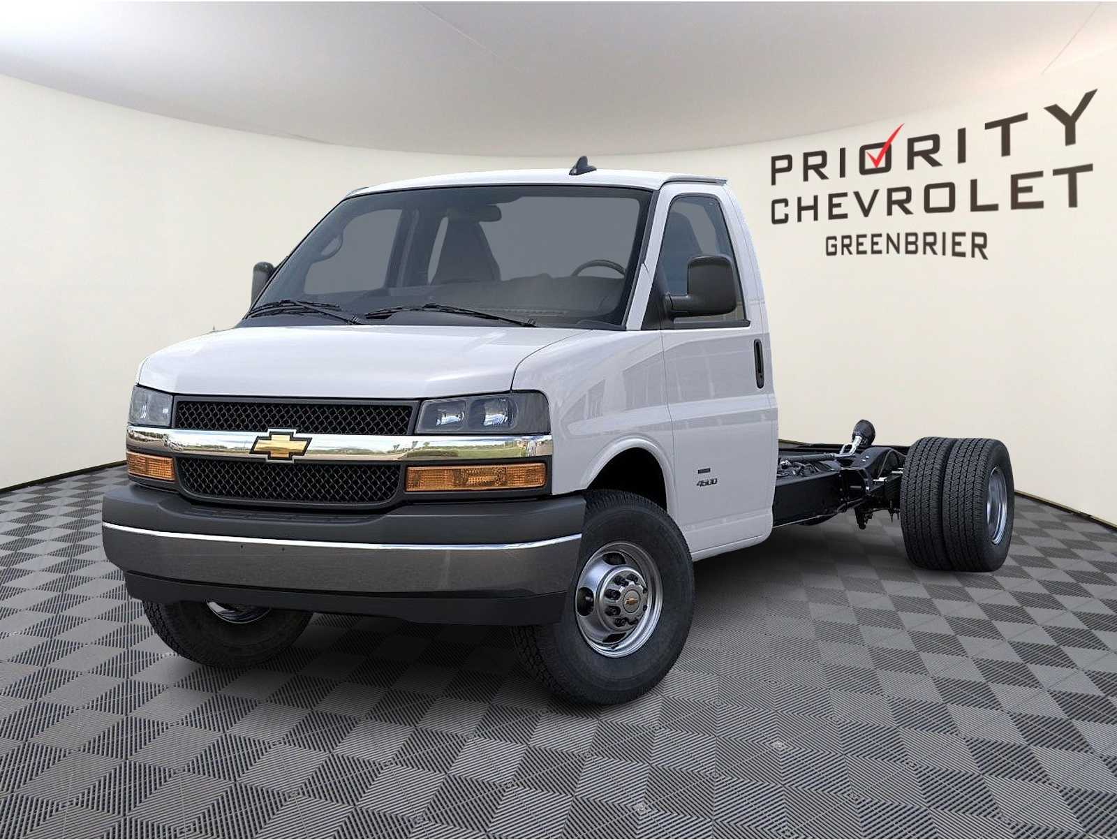 2025 Chevrolet Express Cutaway Base's photo