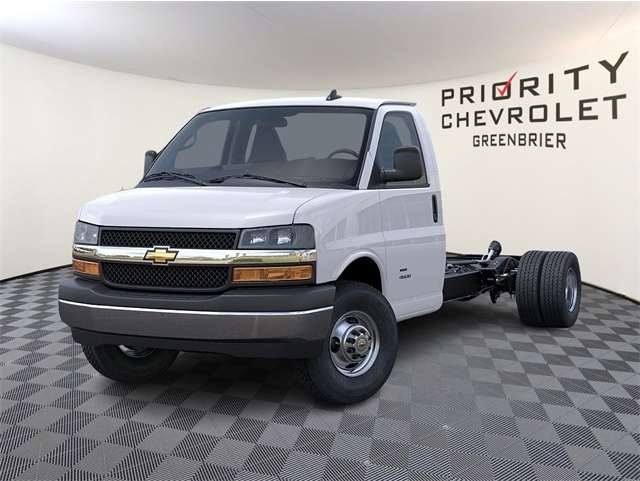 2025 Chevrolet Express Cutaway Base's photo