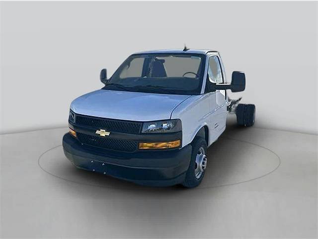 2024 Chevrolet Express Cutaway Base's photo