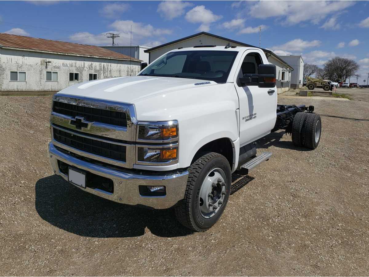 2024 Chevrolet Silverado 4500 Medium Duty Chassis Cab Work Truck's photo