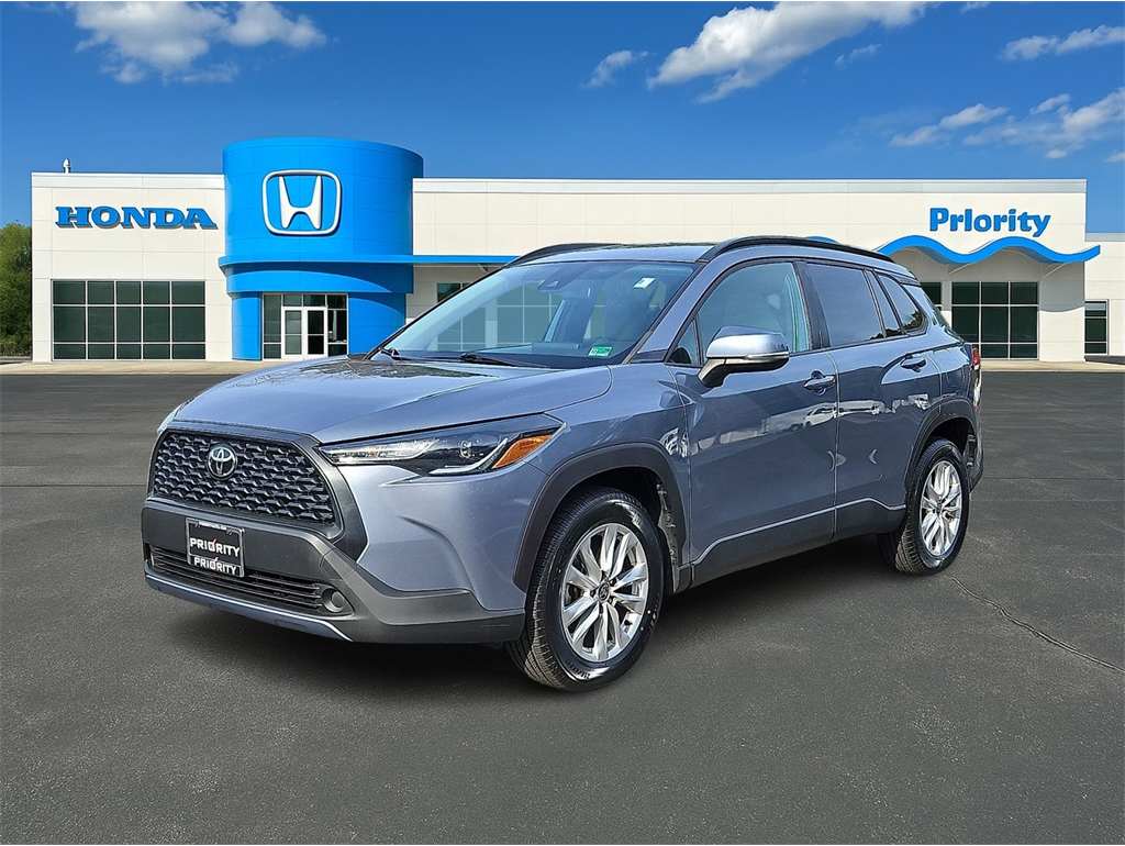 2022 Toyota Corolla Cross LE's photo