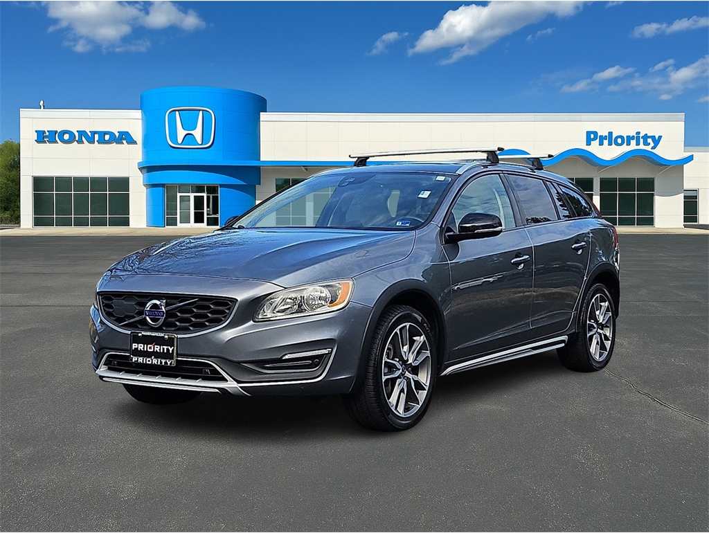 2017 Volvo V60 Base's photo