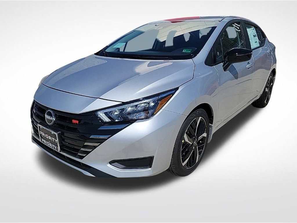 2025 Nissan Versa SR's photo