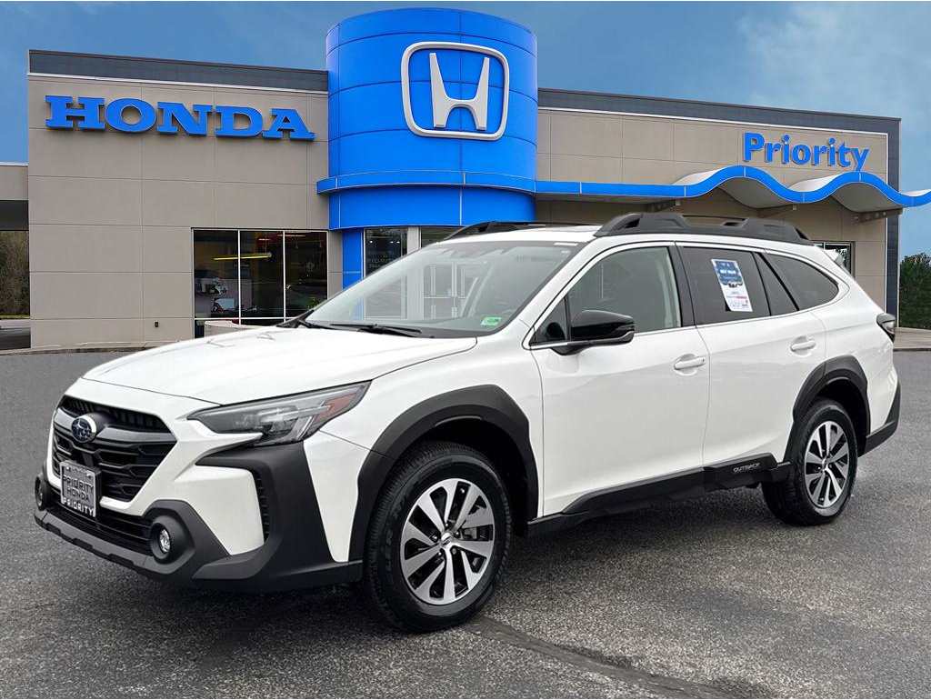 2024 Subaru Outback Premium's photo