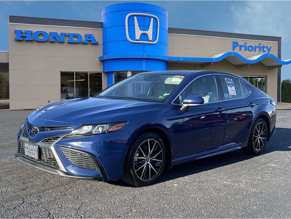 2023 Toyota Camry SE's photo