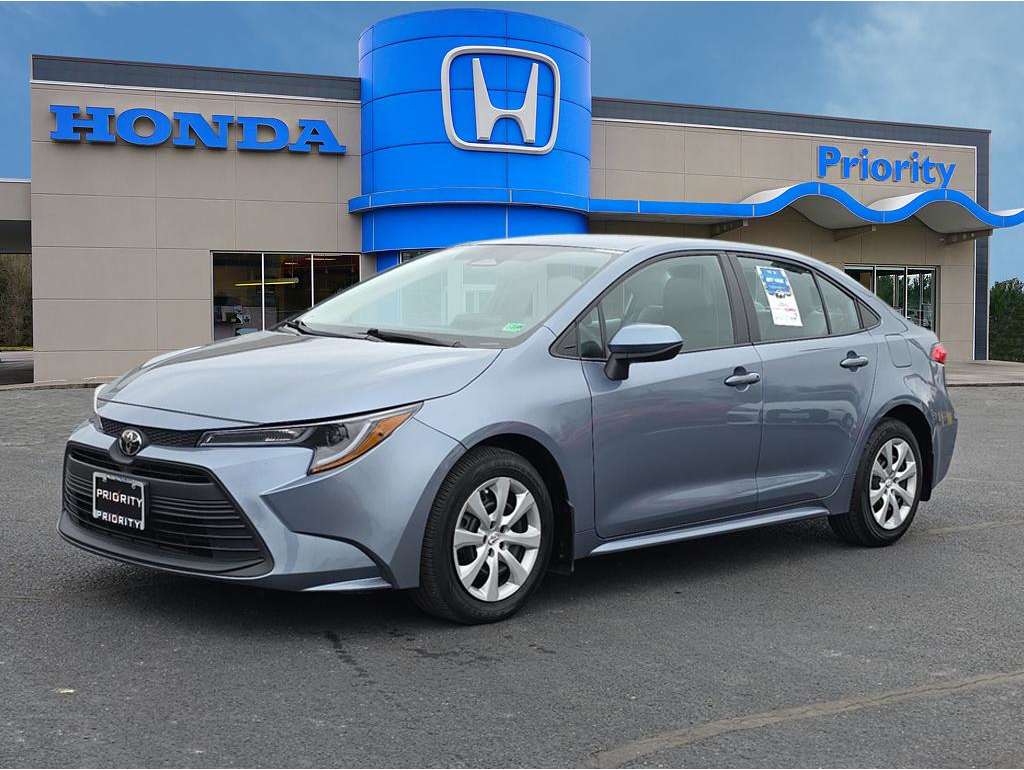 2023 Toyota Corolla LE's photo