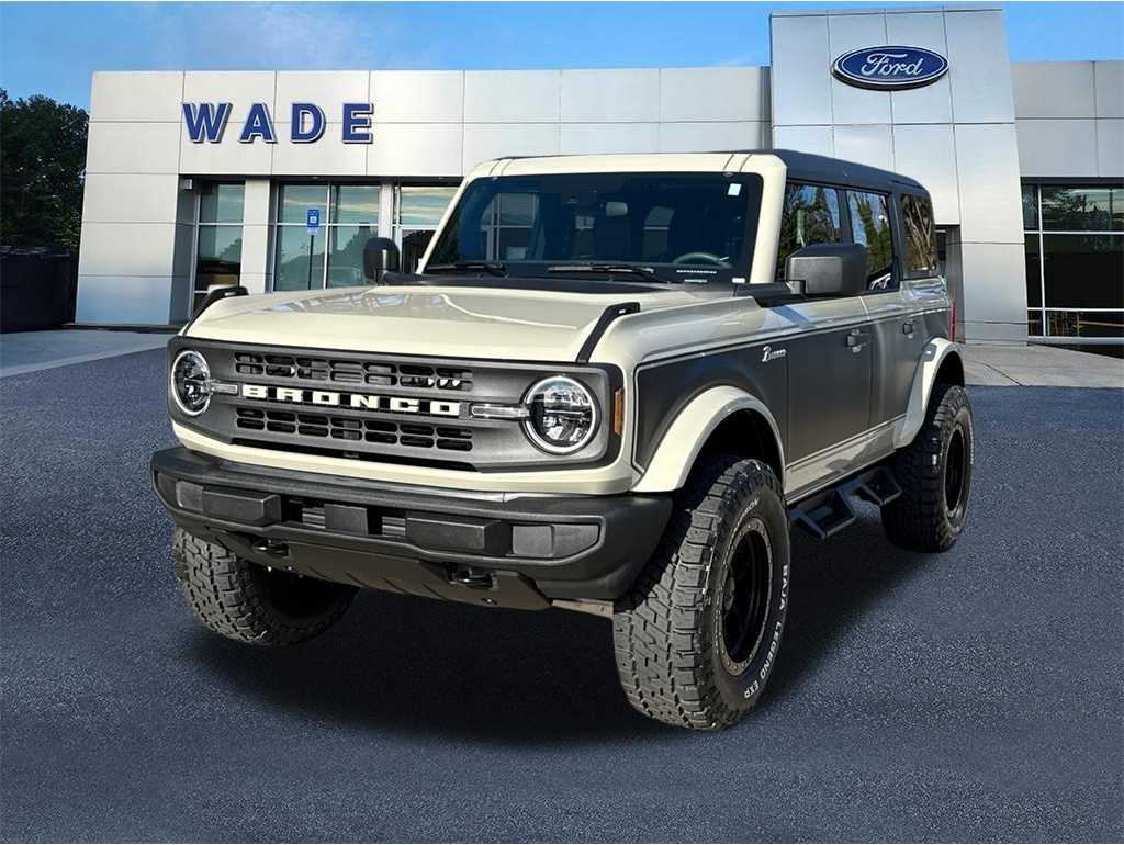 2025 Ford Bronco 4-Door Base's photo