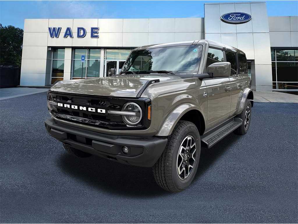 2025 Ford Bronco 4-Door Outer Banks's photo