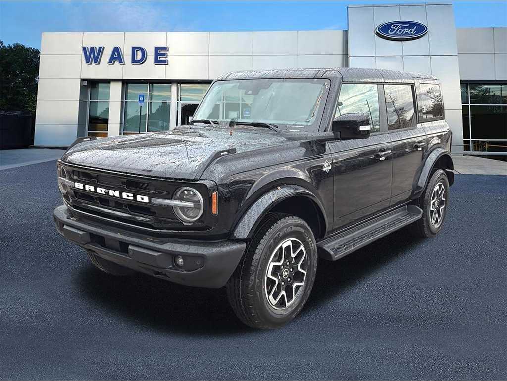 2025 Ford Bronco 4-Door Outer Banks's photo