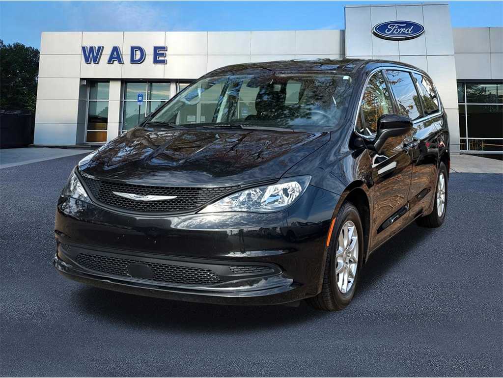 2023 Chrysler Voyager's photo