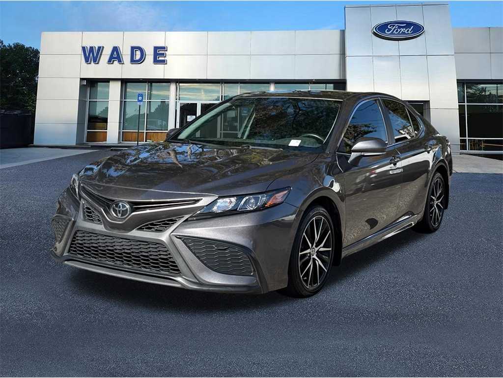 2023 Toyota Camry SE's photo