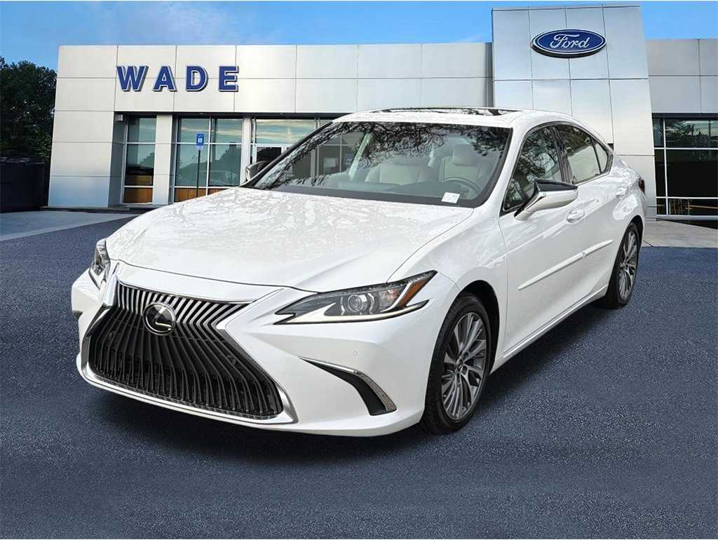 2020 Lexus ES 350's photo