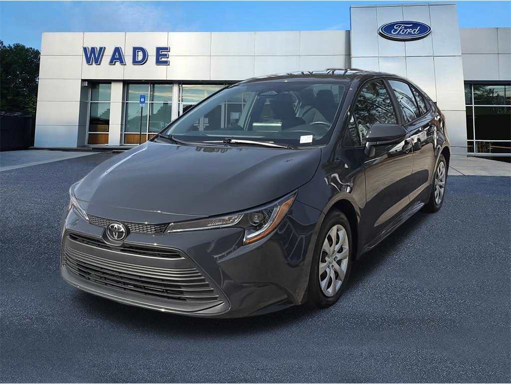 2025 Toyota Corolla LE's photo
