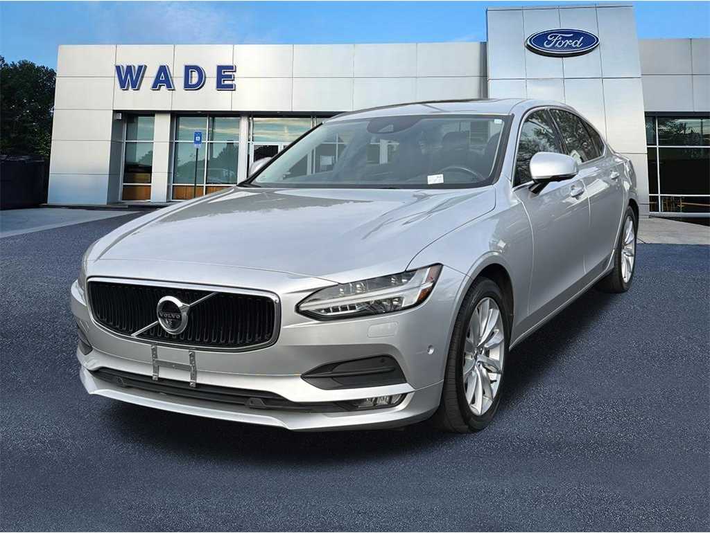 2018 Volvo S90 Momentum