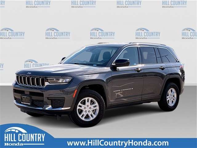 2024 Jeep Grand Cherokee Laredo's photo