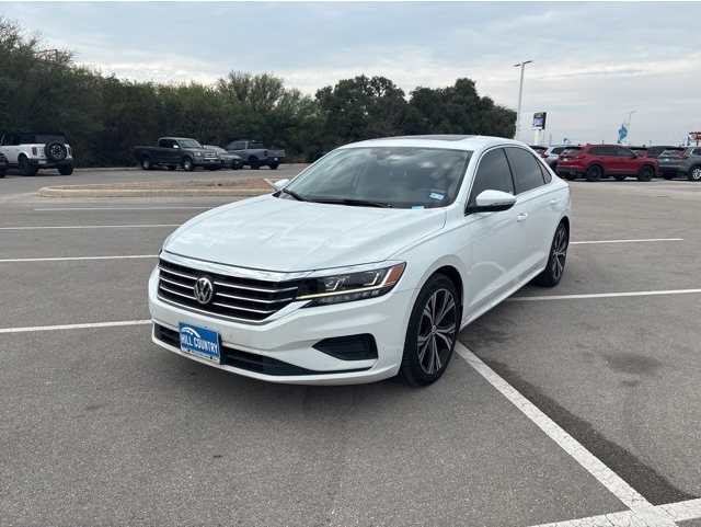 2022 Volkswagen Passat SE's photo