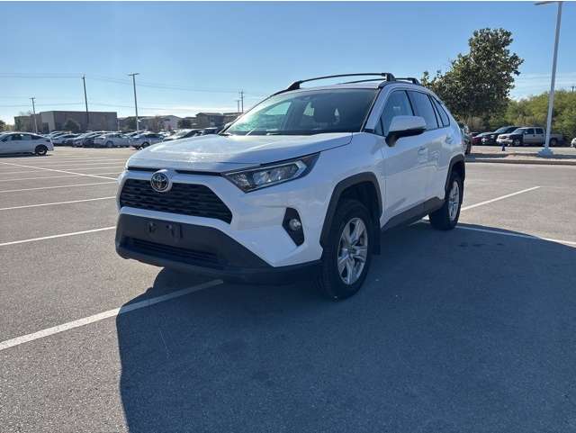 2021 Toyota RAV4 XLE's photo
