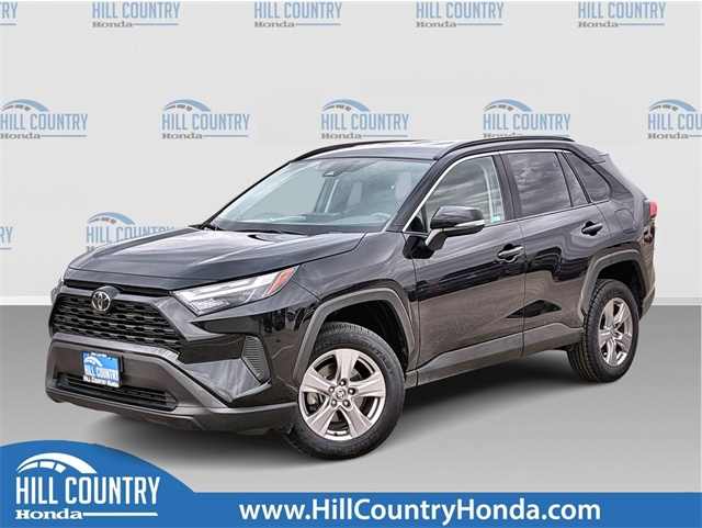 2023 Toyota RAV4 XLE's photo