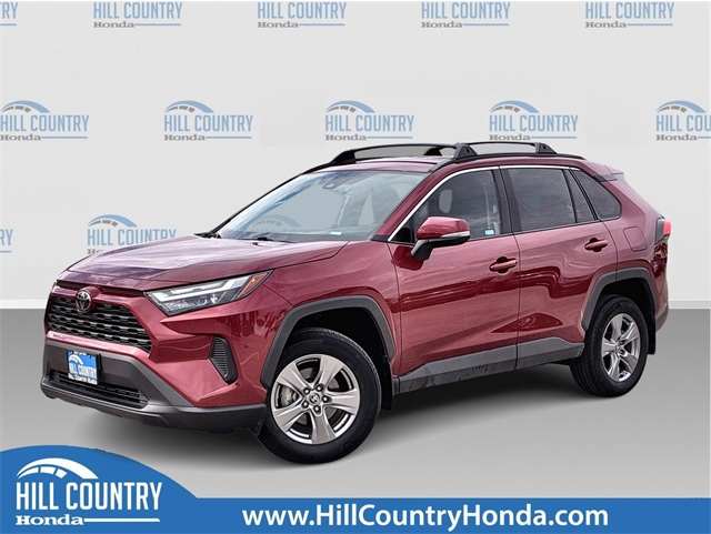 2023 Toyota RAV4 XLE's photo