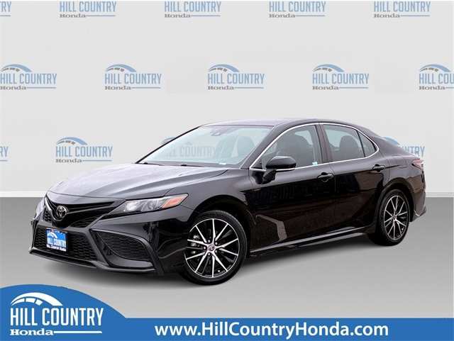 2023 Toyota Camry SE's photo