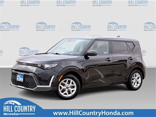2023 Kia Soul LX's photo