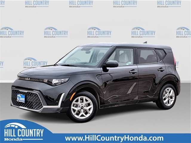 2023 Kia Soul LX's photo