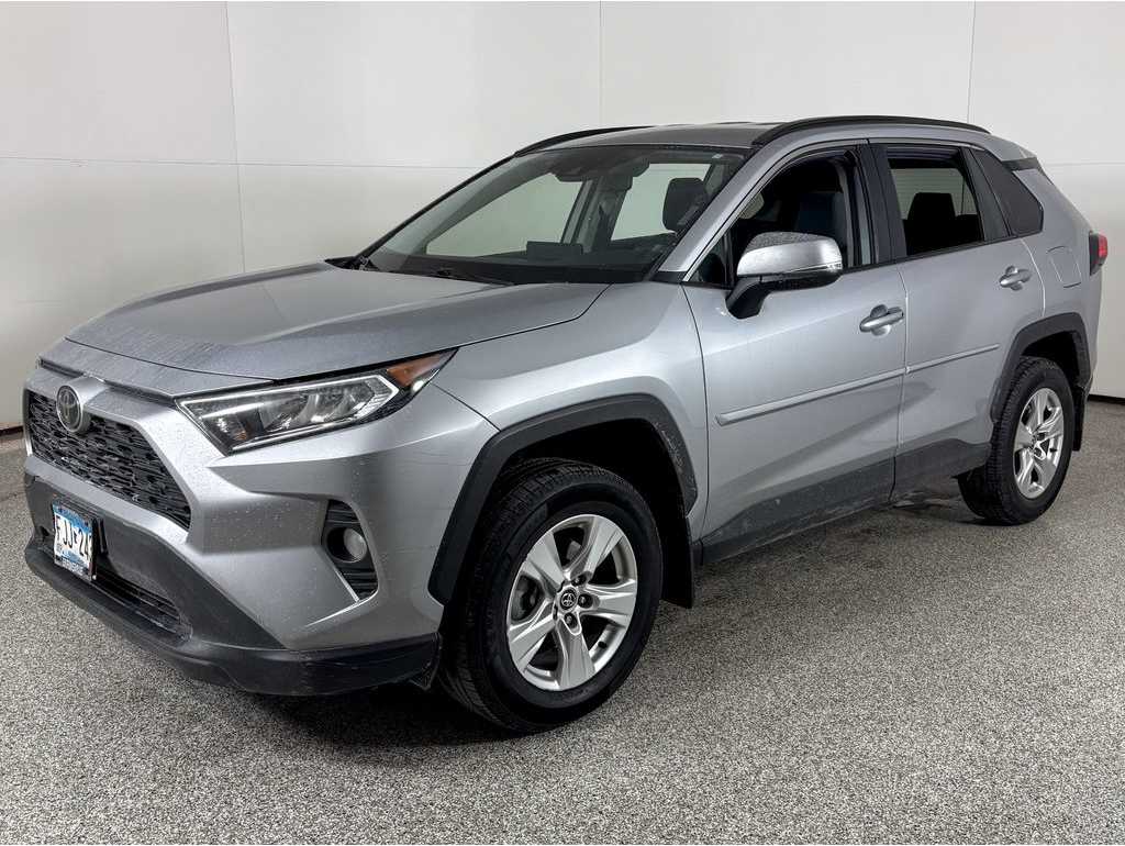 2021 Toyota RAV4 XLE's photo