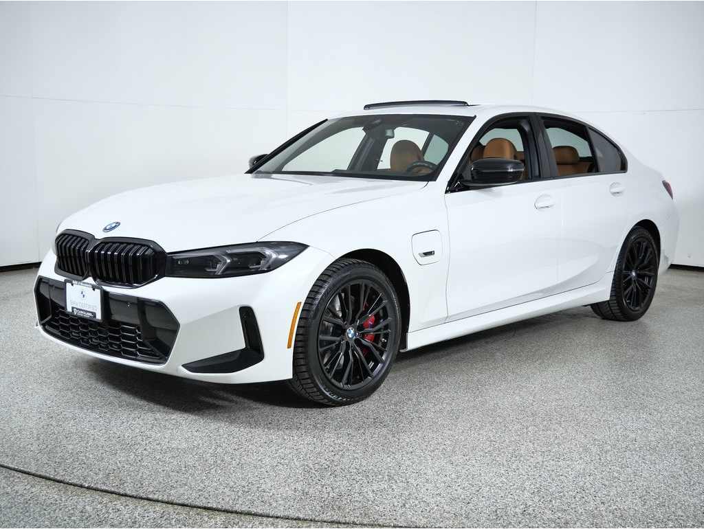 2023 BMW 3 Series 330e's photo