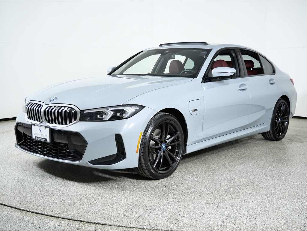 2023 BMW 3 Series 330e's photo