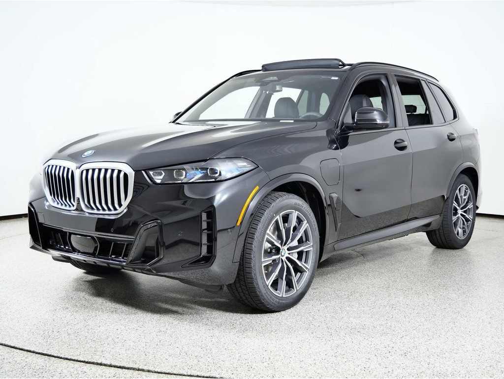2026 BMW X5 50e's photo